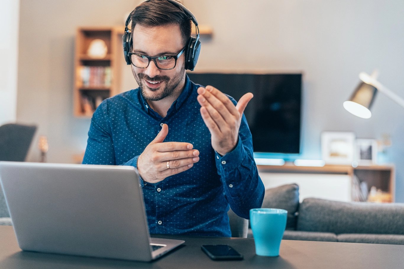 man-explaining-something-on-laptop