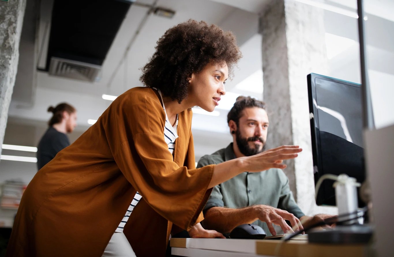 two-people-collaborating-in-an-open-office-environment